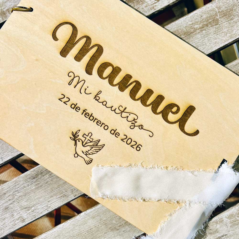 Libro de firmas bautizo personalizado portada madera grabada con nombre y fecha