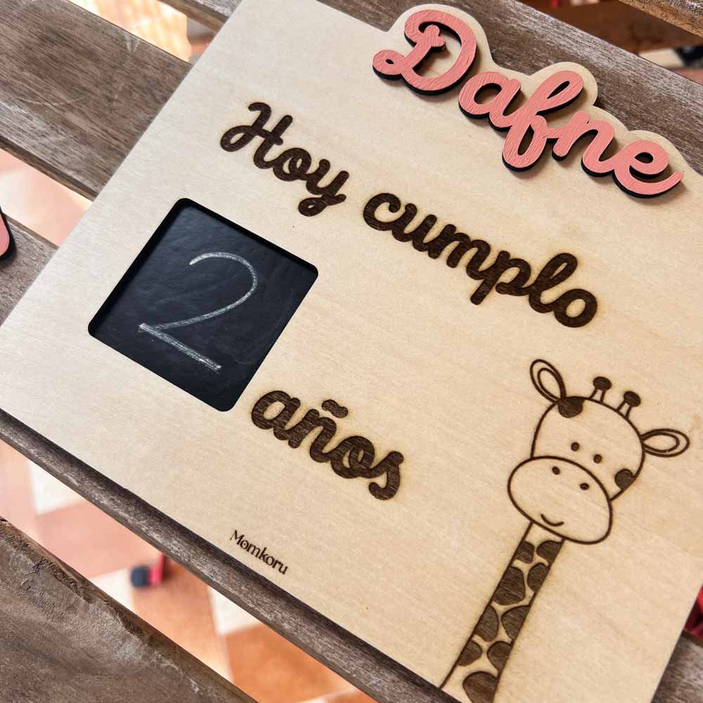 Cartel de cumpleaños personalizado en madera — diseño con nombre y edad