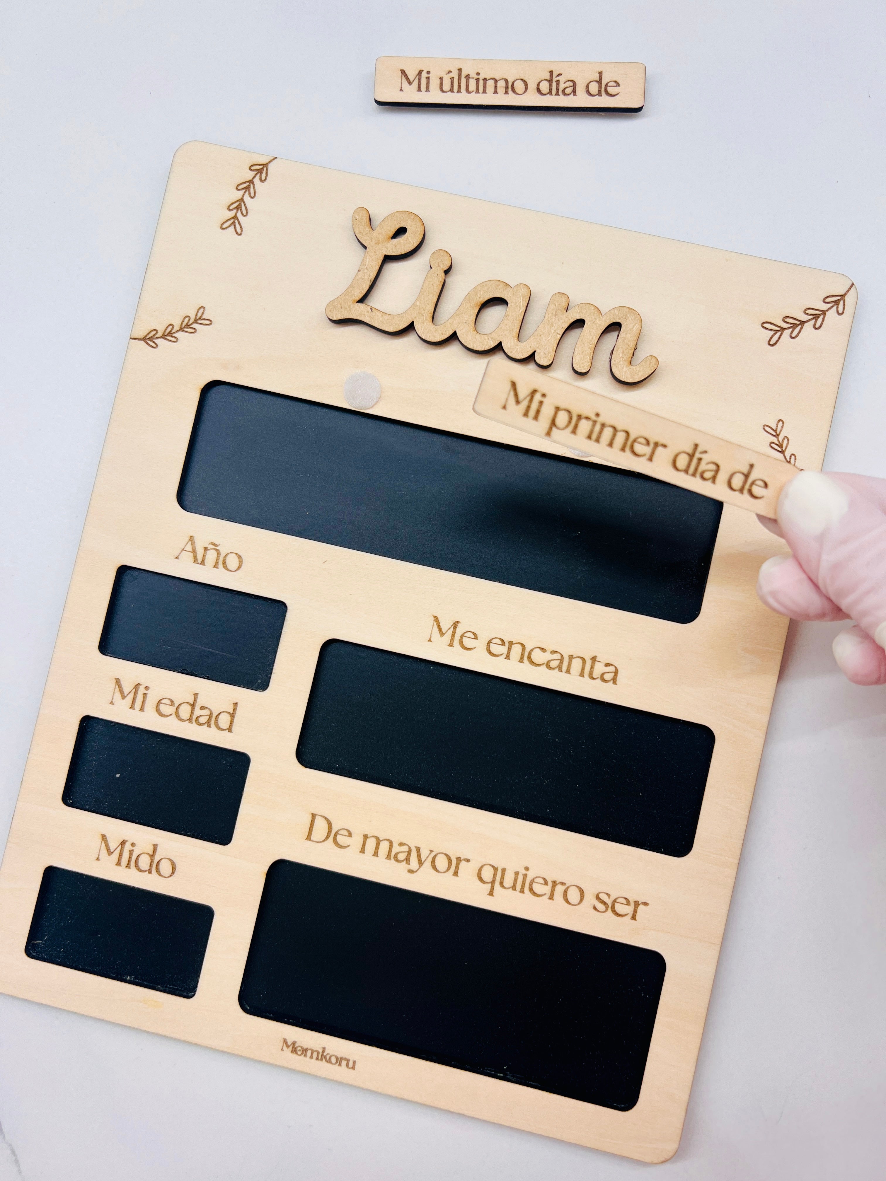 Cartel primer día de cole personalizado con nombre Liam y pieza Mi primer día de colocada