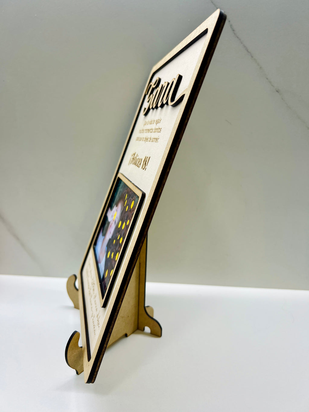 Cuadro personalizado 18 años madera con nombre en relieve y foto - regalo original cumpleaños