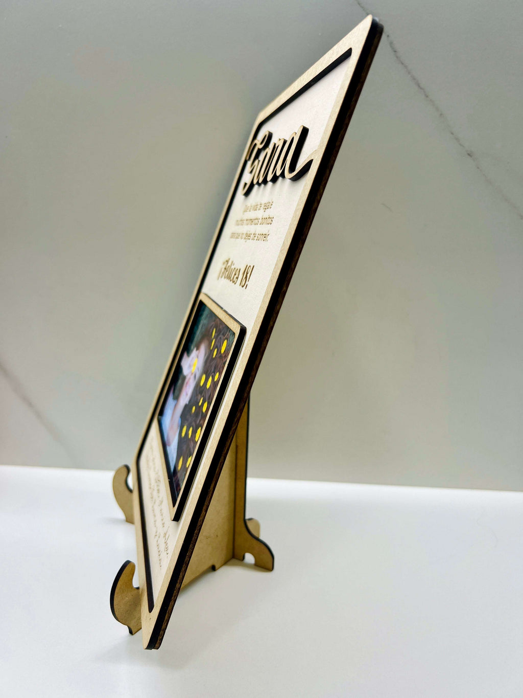 Cuadro personalizado 18 años madera con nombre en relieve y foto - regalo original cumpleaños