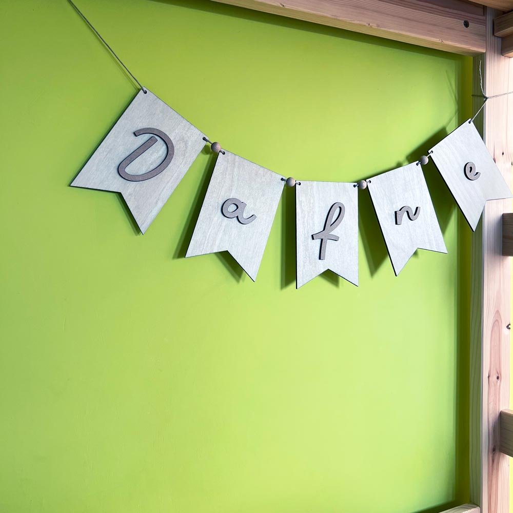 regalos personalizados para bebes, guirnalda nombre bebé con nombre Dafne