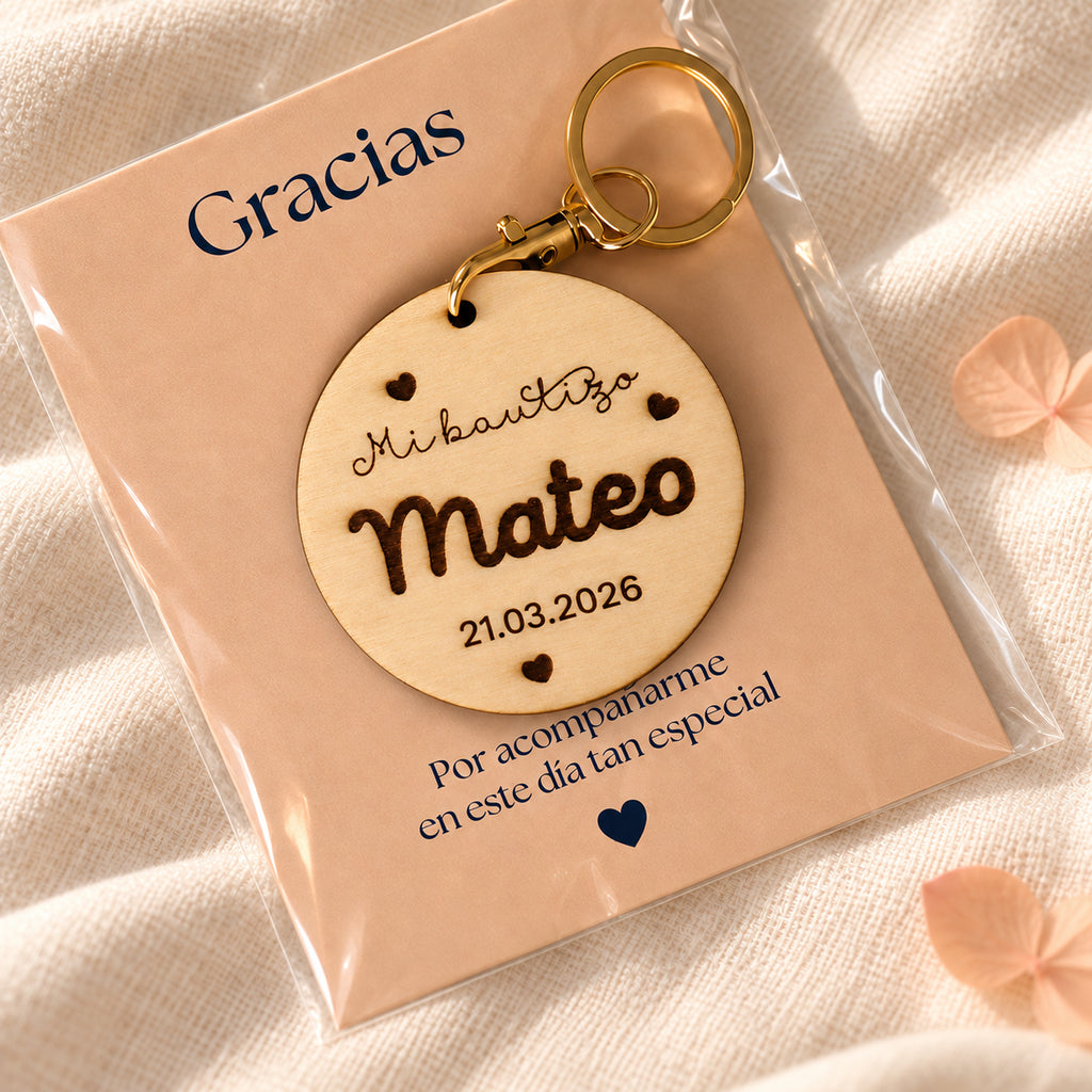 llavero personalizado para bautizo de mateo con mosqueton y anilla dorada