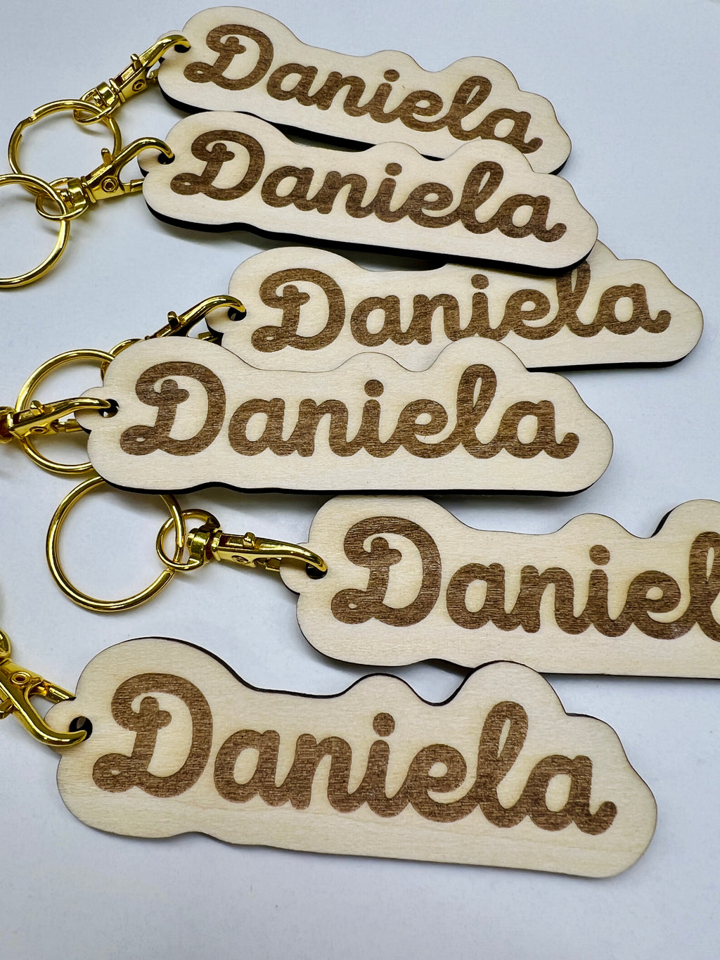 Llaveros de madera personalizados con nombre grabado a laser mosqueton dorado