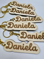 Llaveros de madera personalizados con nombre grabado a laser mosqueton dorado