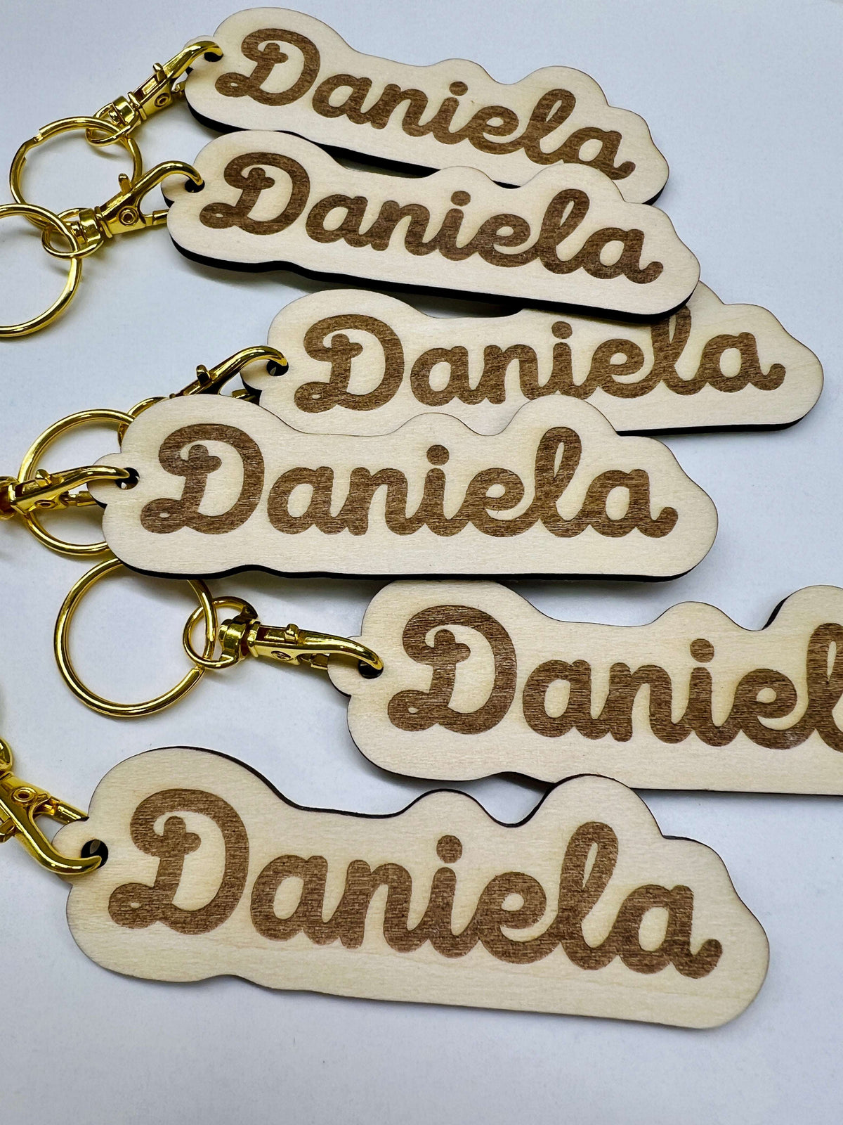 Llaveros de madera personalizados con nombre grabado a laser mosqueton dorado