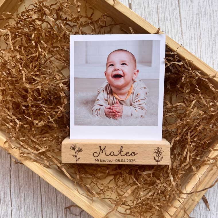 recuerdo bautizo polaroid, soporte madera para invitados