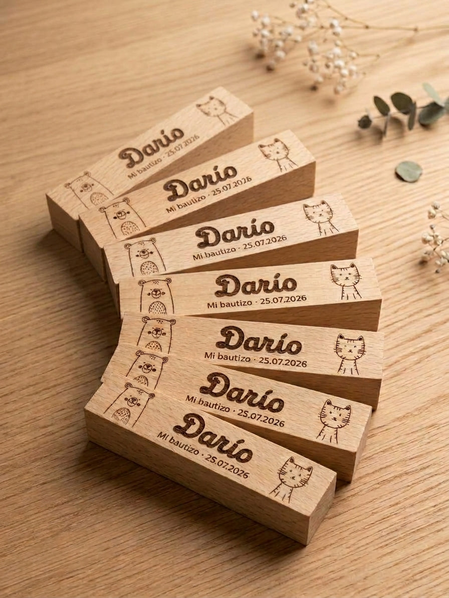 recuerdo del bautizo de dario en madera grabada
