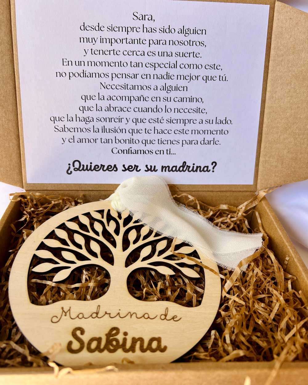 caja regalo con dedicatoria personalizada para la madrina de sabina