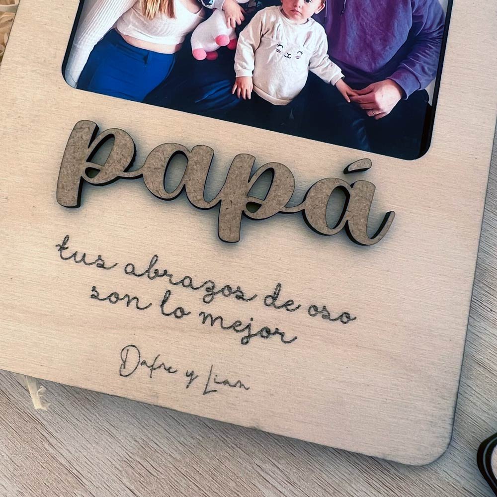 Marco madera personalizado para papa con foto y relieve 3