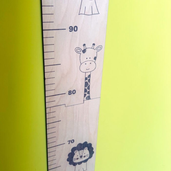 Medidor infantil madera con nombre personalizado 3