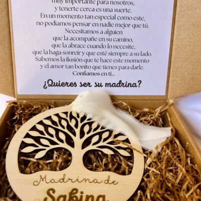 caja regalo con dedicatoria personalizada para la madrina de sabina